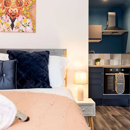 Cosy Town Centre Location