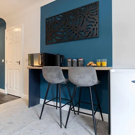 Cosy Town Centre Location *